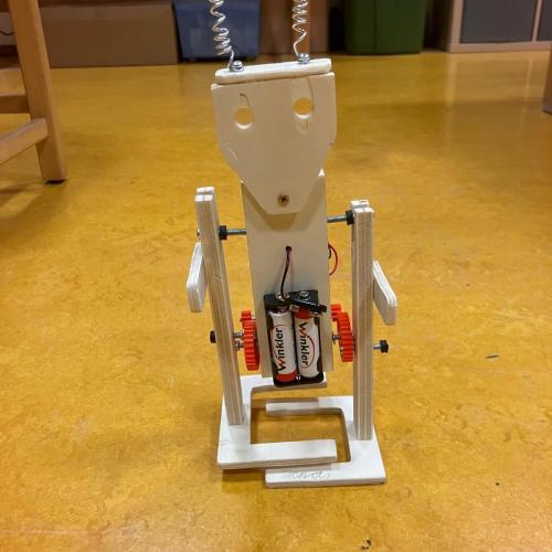 Roboter aus Holz