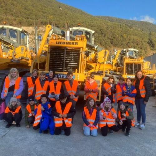 Kinder Besuch Liebherr