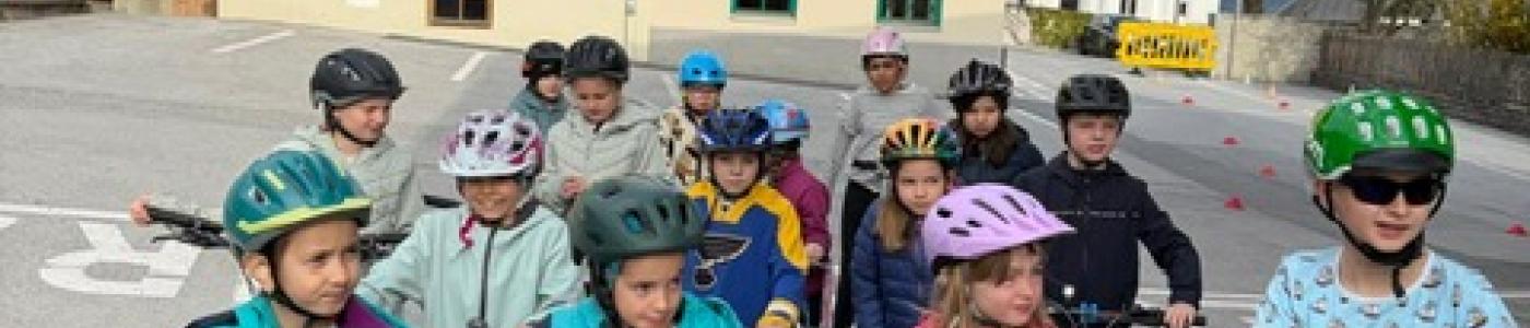 Kinder am Rad