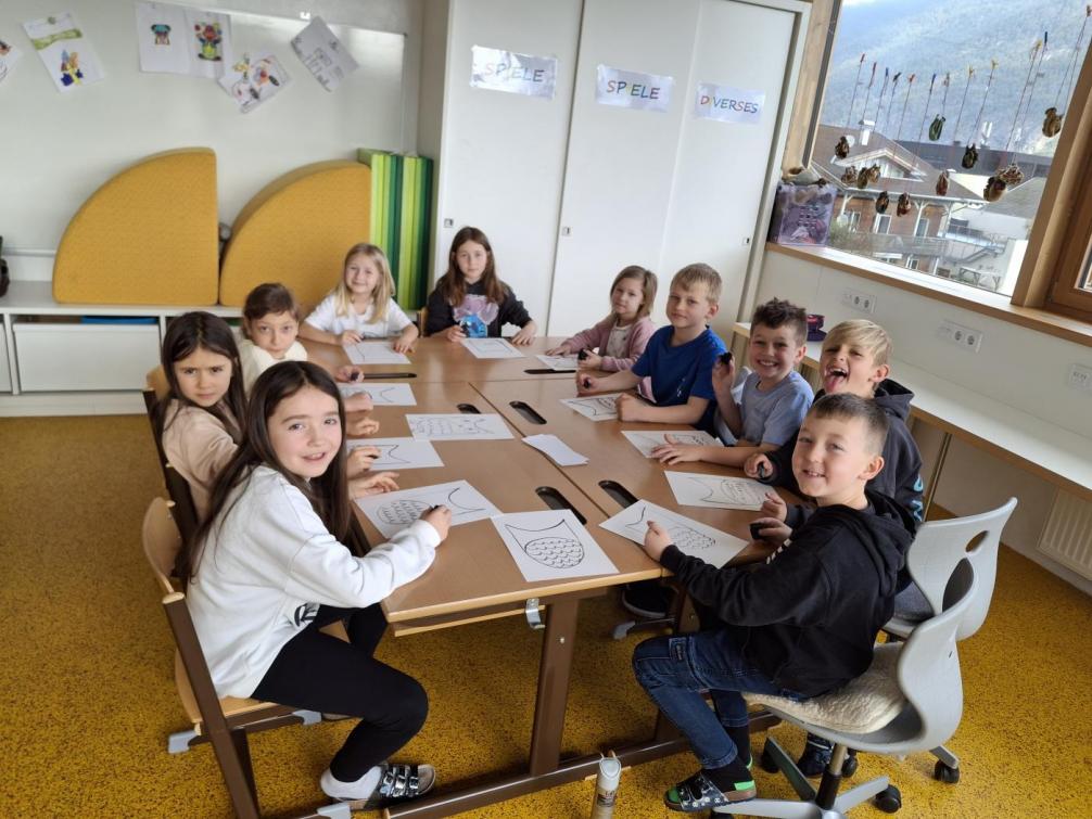 Kinder malen Bild