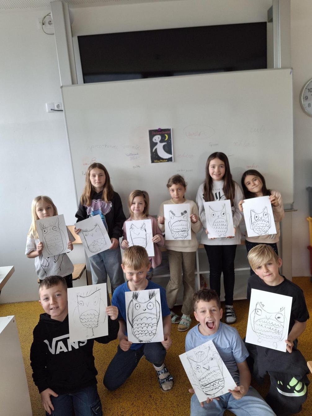 Kinder zeigen Gespensterbilder