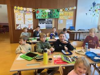 Kindergartenkinder zu Besuch