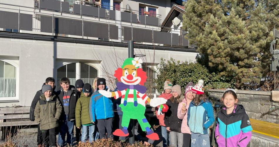 großer bunter Clown aus Holz