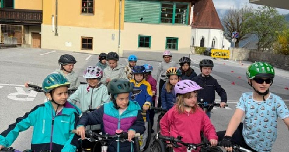Kinder am Rad