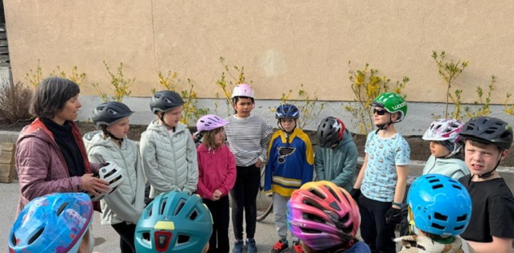 Kinder im Pausenhof