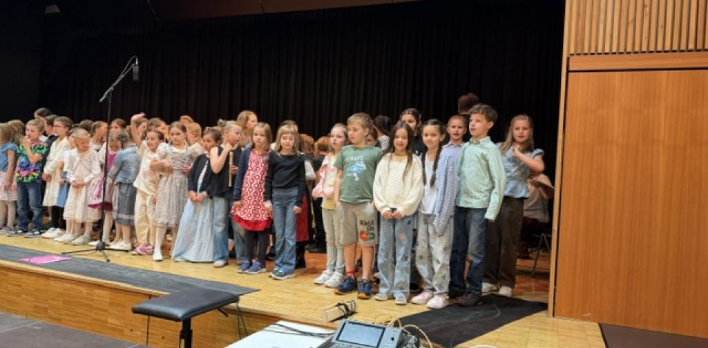VS Hatting singende Kinder