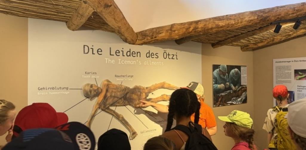 VS Hatting Kinder im Museum